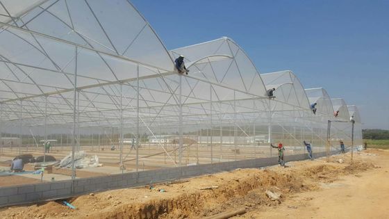 Serra con denti da segale di grandi dimensioni con galleria politecnica con ventilazione